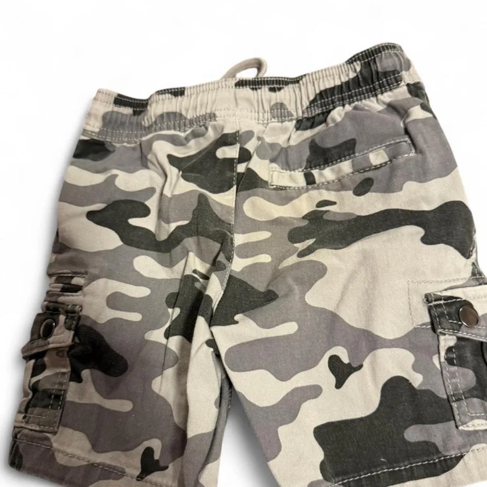 Wonder Nation boys' gray camouflage stretch cargo shorts,